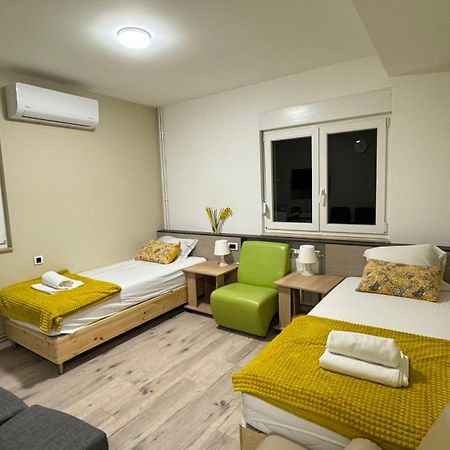 Aviator Apartments & Rooms Nikola Tesla Airport Belgrade Surcin ภายนอก รูปภาพ