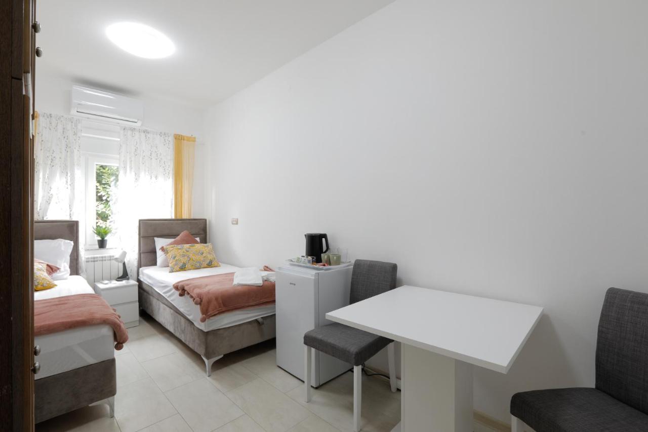 Aviator Apartments & Rooms Nikola Tesla Airport Belgrade Surcin ภายนอก รูปภาพ