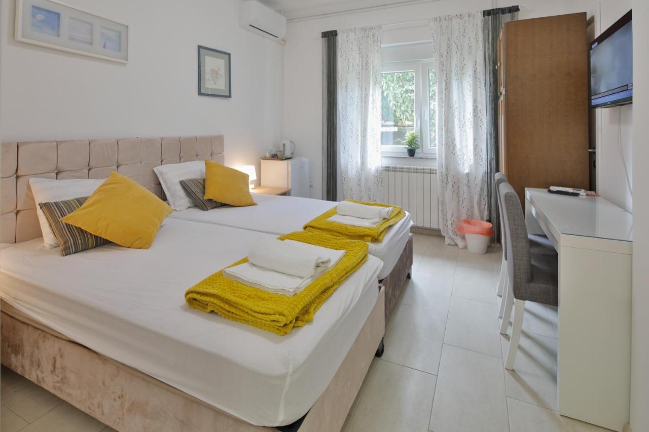 Aviator Apartments & Rooms Nikola Tesla Airport Belgrade Surcin ภายนอก รูปภาพ