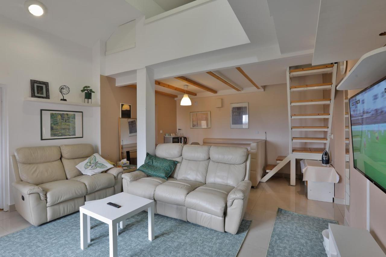 Aviator Apartments & Rooms Nikola Tesla Airport Belgrade Surcin ภายนอก รูปภาพ