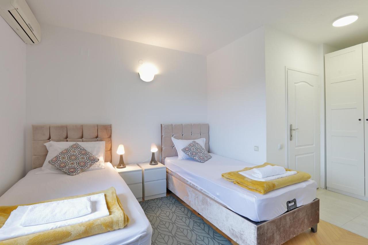 Aviator Apartments & Rooms Nikola Tesla Airport Belgrade Surcin ภายนอก รูปภาพ