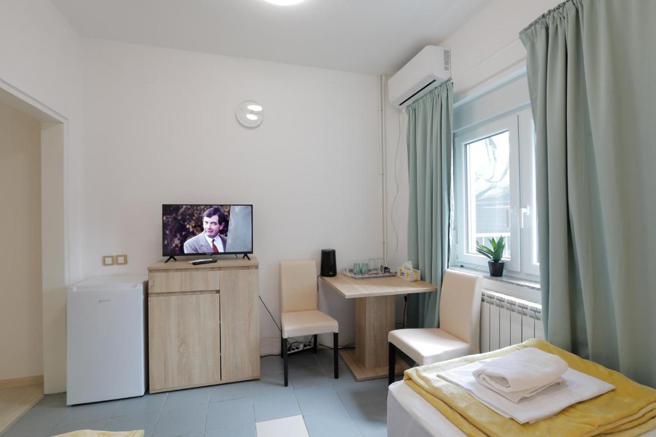 Aviator Apartments & Rooms Nikola Tesla Airport Belgrade Surcin ภายนอก รูปภาพ