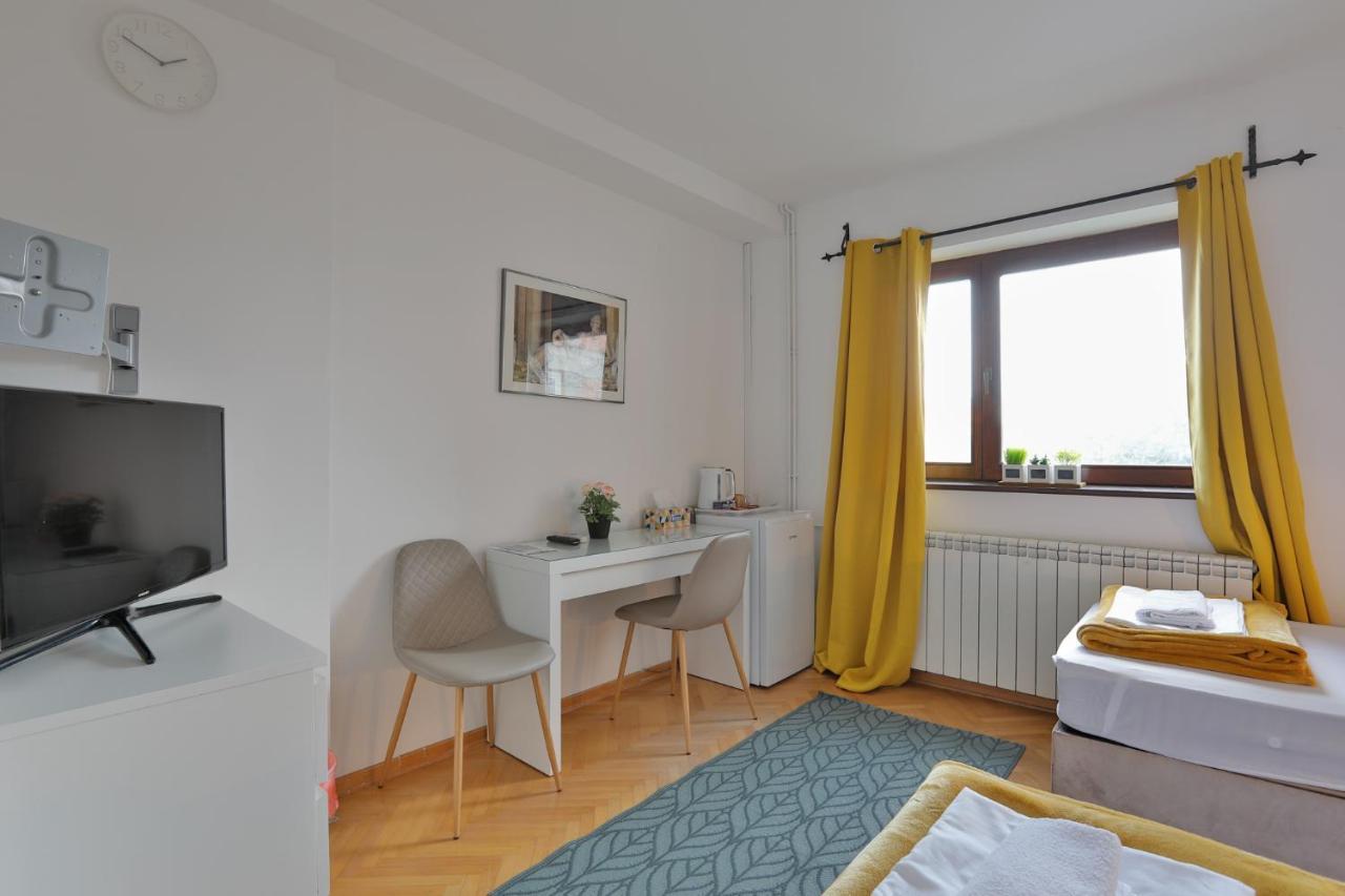 Aviator Apartments & Rooms Nikola Tesla Airport Belgrade Surcin ภายนอก รูปภาพ