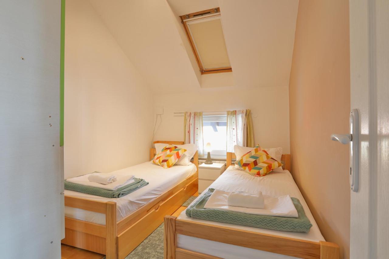 Aviator Apartments & Rooms Nikola Tesla Airport Belgrade Surcin ภายนอก รูปภาพ